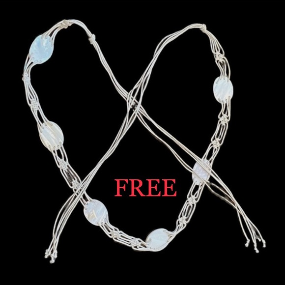 💲Free with bundle Tie belt with pearl shells - Picture 2 of 9